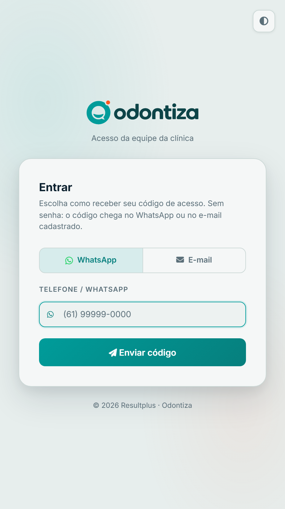 Tela inicial de login, escolha entre WhatsApp e e-mail